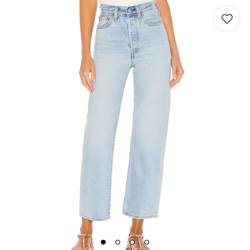 🛑SOLD🛑 Levi’s 501 Ribcage Straight 26 in Lightwash